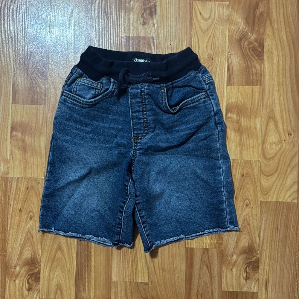 Boys shorts size 4/5 Oshkosh